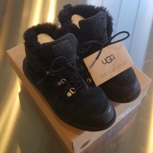 Boys waterproof UGG low top boots size 3